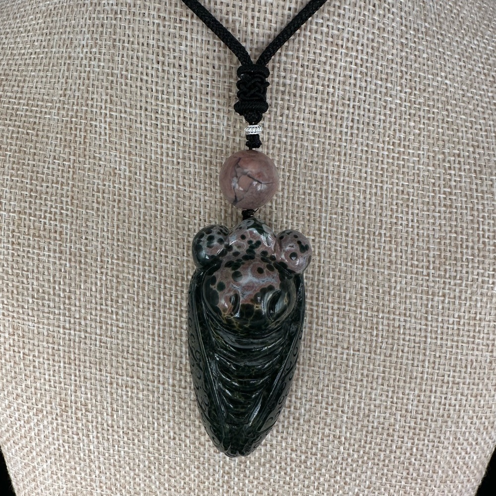Elegant Black and Pink Pendant Necklace